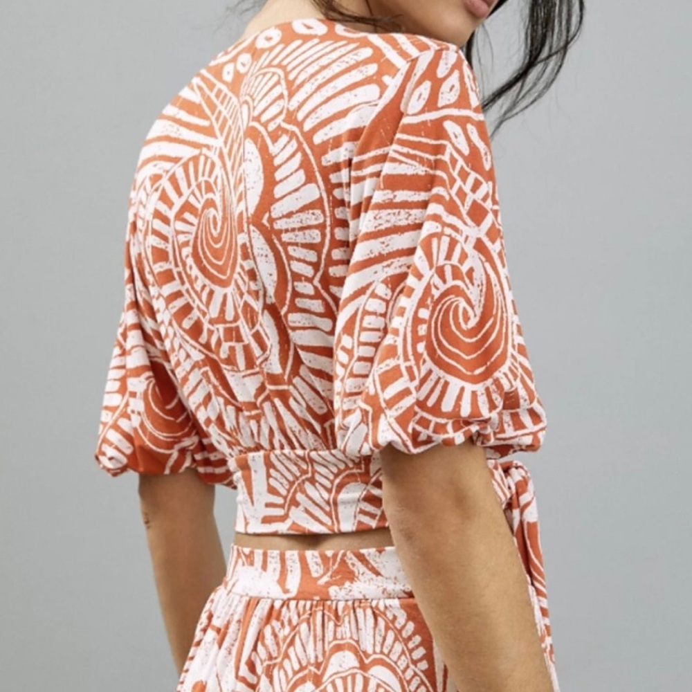 By Anthropologie Top Women M Bodhi Wrap Cropped Tie Front Orange White Tropical - Picture 2 of 10